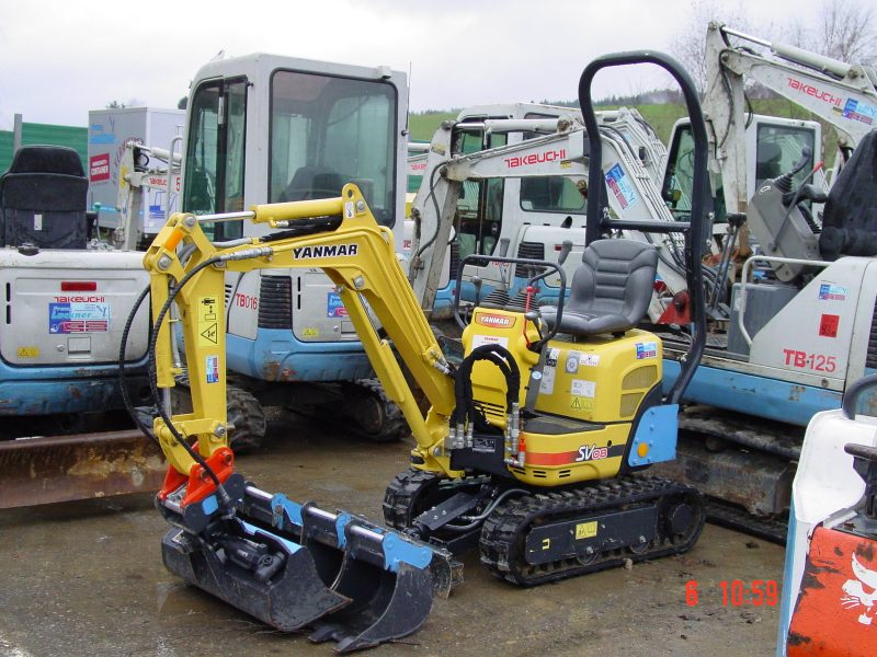 gelber Bagger 0,9 Tonnen