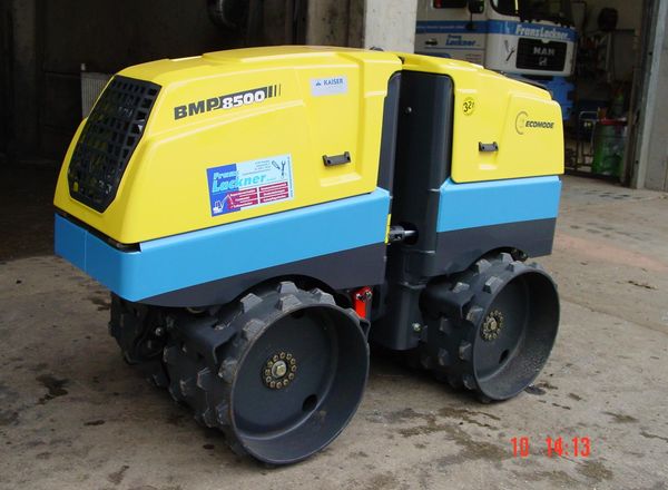 Rüttelwalze mit Noppen - BOMAG BMP 8500